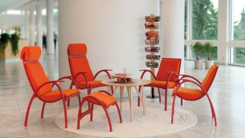 Koster fåtölj låg